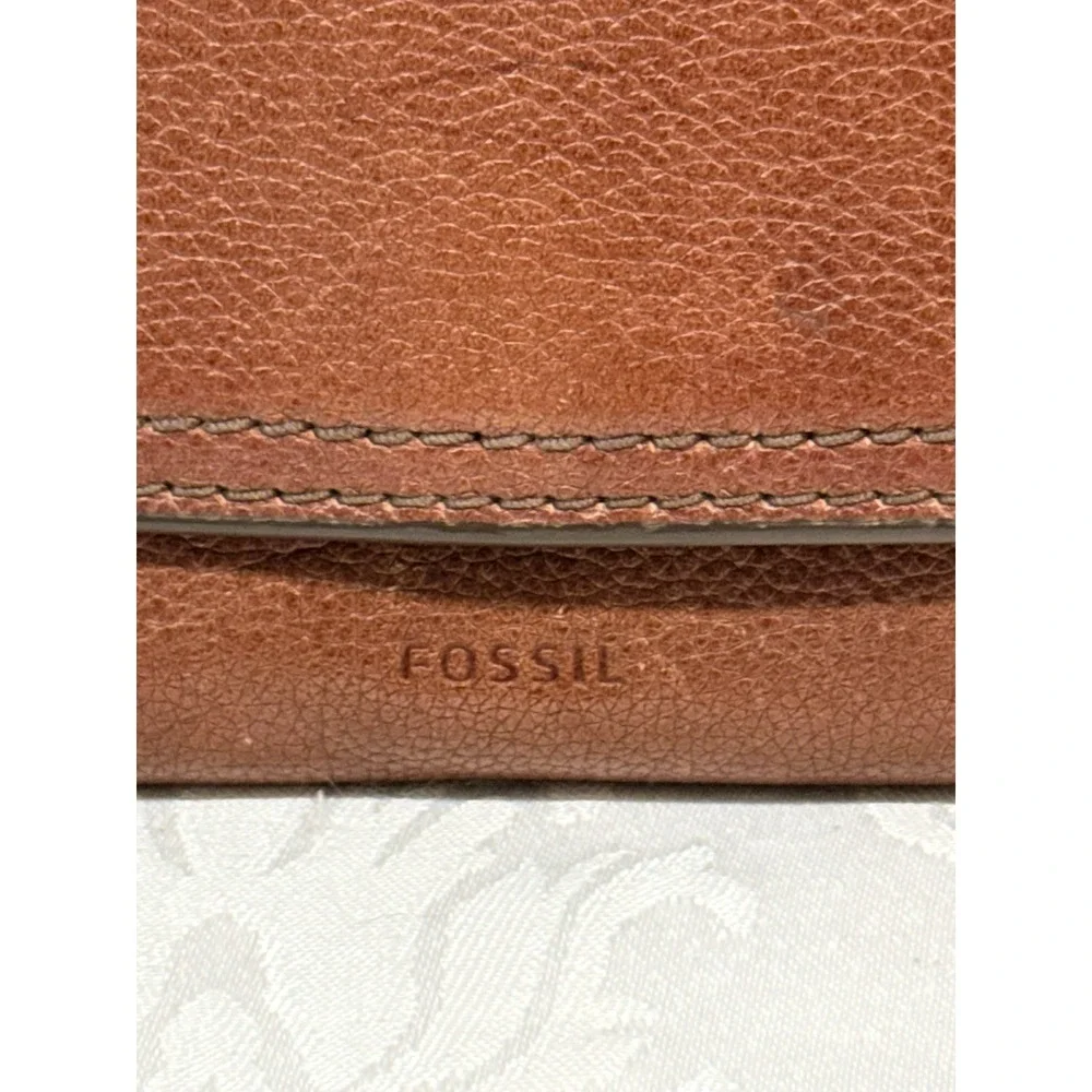 Fossil Women's Leather Cleo Clutch Wallet brown Color Used Some Spots